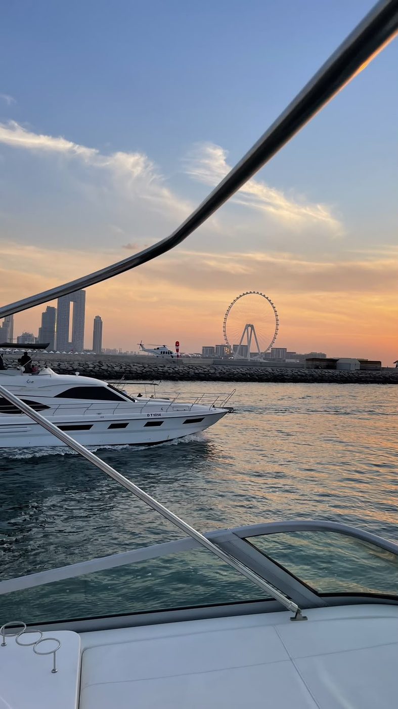Ain Dubai al atardecer